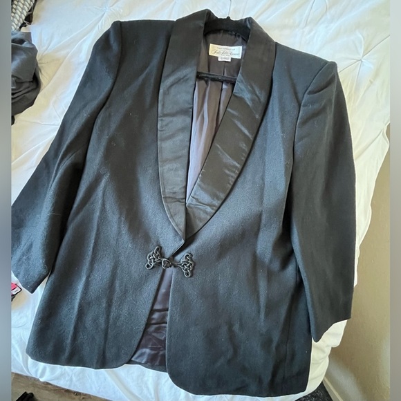 Vintage Saks Fifth Avenue 100% Pure Wool Black Blazer SIZE 10 (Large) - Picture 2 of 9